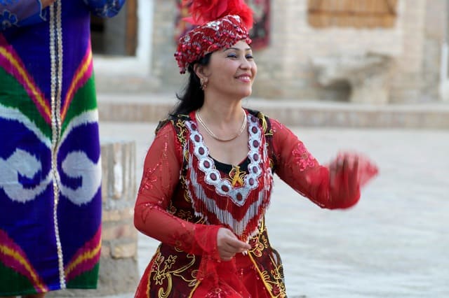 Музыкальная встреча в Узбекистане, исполнение традиционных мелодий и песен